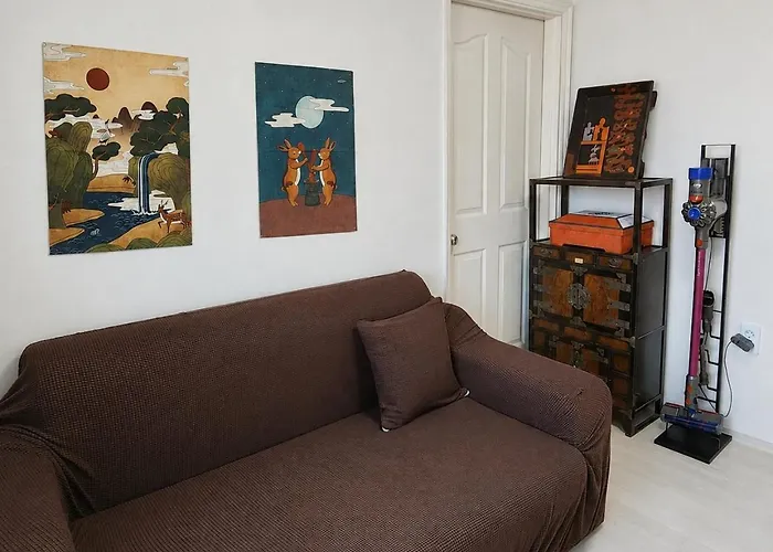 1newly Opened, Prime Bukchon Location, Hanok Village View, 56 Sqm, 8 Min To Anguk Station, Sleeps Up To 6 *