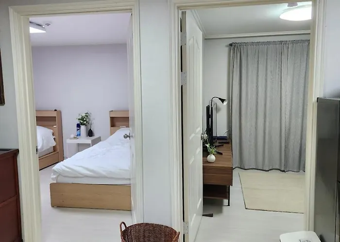 1newly Opened, Prime Bukchon Location, Hanok Village View, 56 Sqm, 8 Min To Anguk Station, Sleeps Up To 6 アパート *