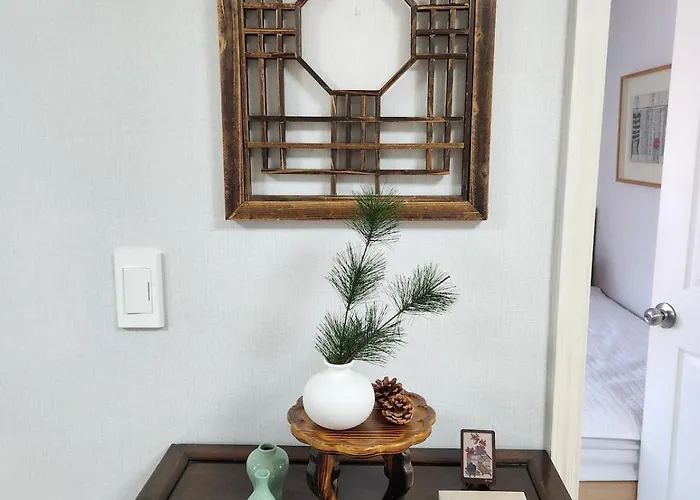 1newly Opened, Prime Bukchon Location, Hanok Village View, 56 Sqm, 8 Min To Anguk Station, Sleeps Up To 6 アパート