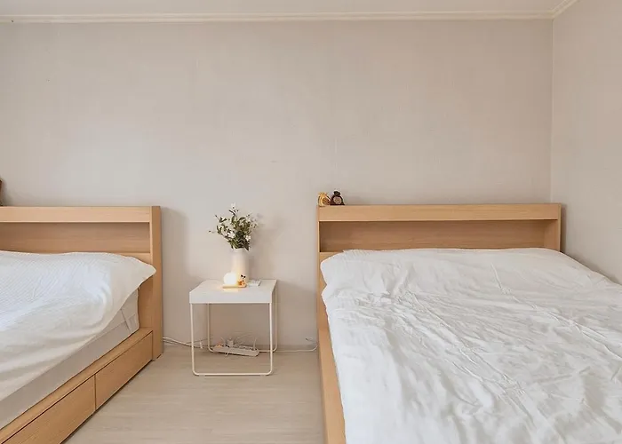 1newly Opened, Prime Bukchon Location, Hanok Village View, 56 Sqm, 8 Min To Anguk Station, Sleeps Up To 6 アパート