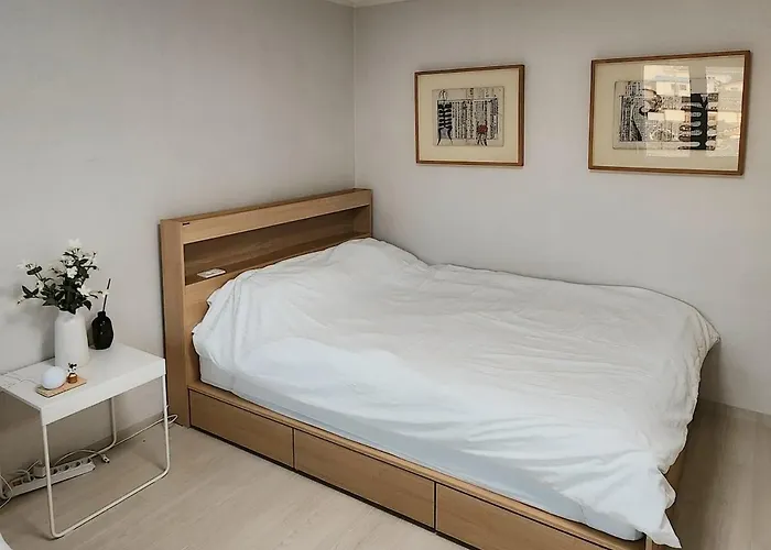 1newly Opened, Prime Bukchon Location, Hanok Village View, 56 Sqm, 8 Min To Anguk Station, Sleeps Up To 6 *