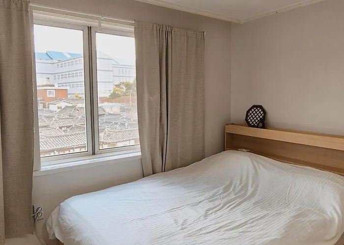 1newly Opened, Prime Bukchon Location, Hanok Village View, 56 Sqm, 8 Min To Anguk Station, Sleeps Up To 6