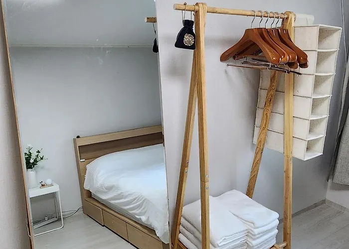 1newly Opened, Prime Bukchon Location, Hanok Village View, 56 Sqm, 8 Min To Anguk Station, Sleeps Up To 6 * ソウル特別市