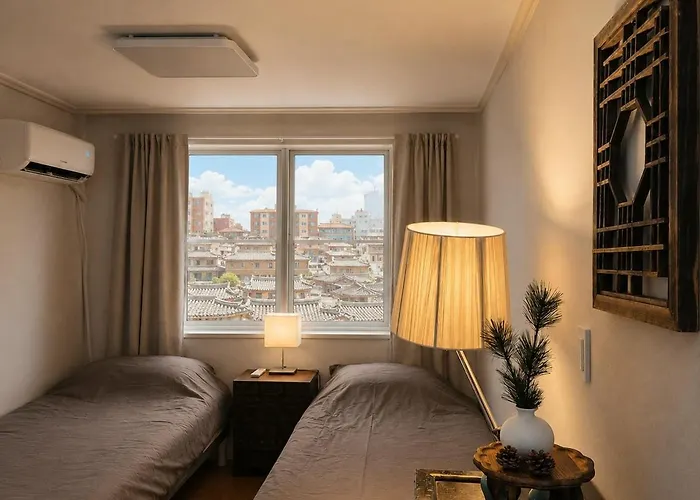 1newly Opened, Prime Bukchon Location, Hanok Village View, 56 Sqm, 8 Min To Anguk Station, Sleeps Up To 6 * ソウル特別市